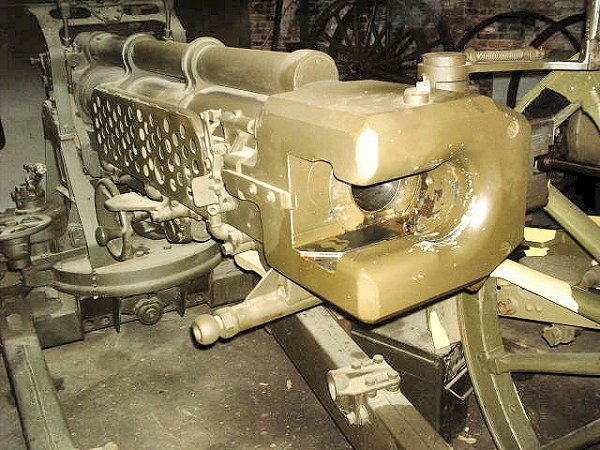 76mm T124 U.S. Anti-tank gun with breech open