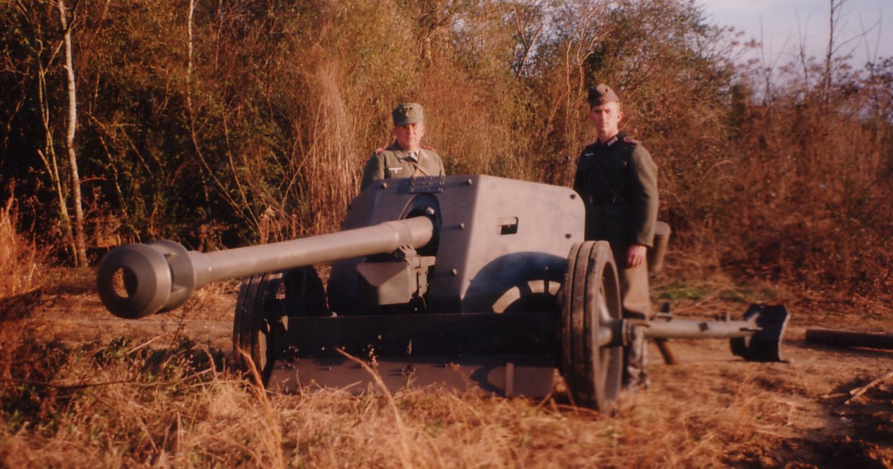Leon and Ralph with the PAK 40 