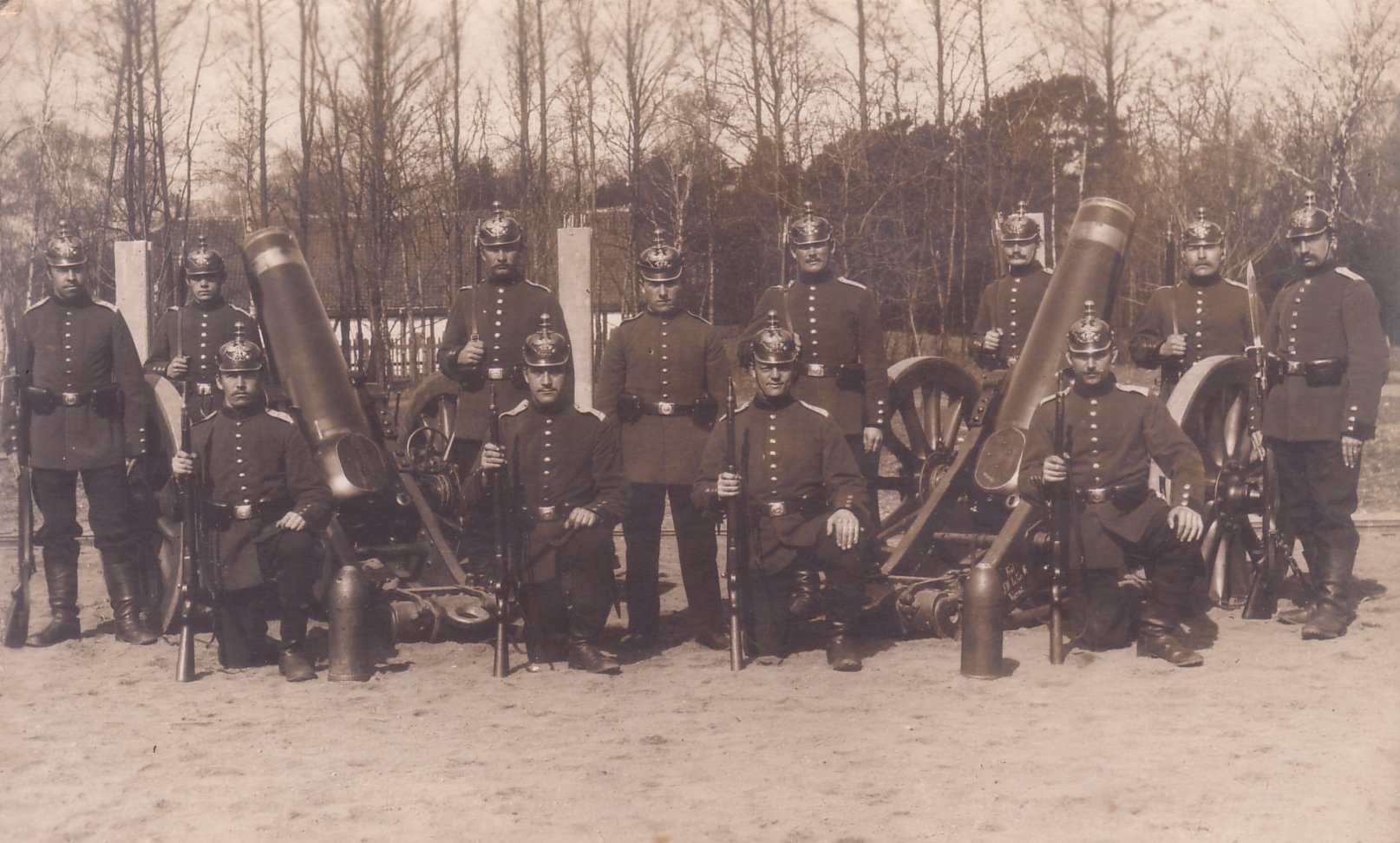 15cm. sFH 1893 with crewmen