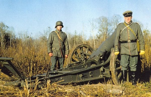 Ralph and Leon Lovett with 15cm. schwere Feldhaubitze 1902 (15cm. s.F.H. “02)