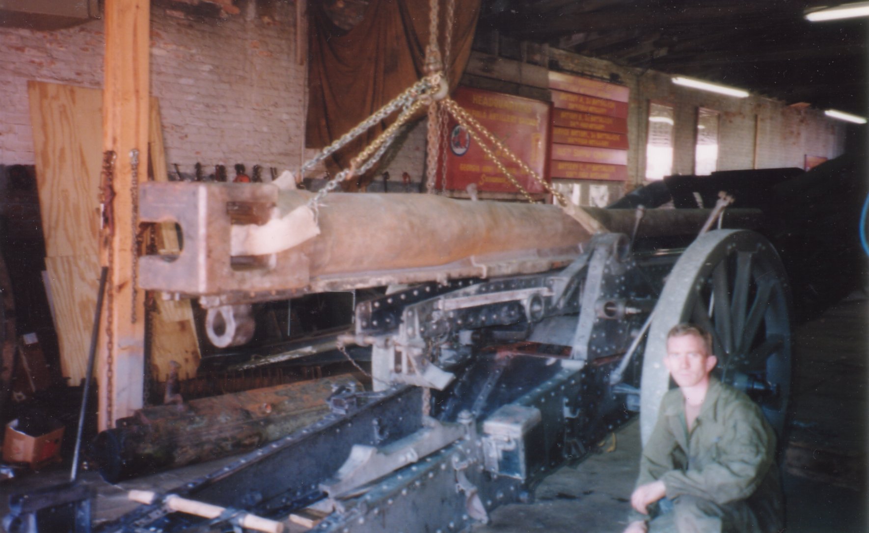 10cm. K.17 tube going back into recoil cradle--Ralph Lovett next to the K17