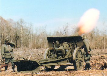 Leon (left) and Ralph (right) Lovett firing the 15cm. lang schwere Feldhaubitze1913/02